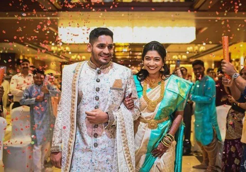 Is tushar Deshpande married?